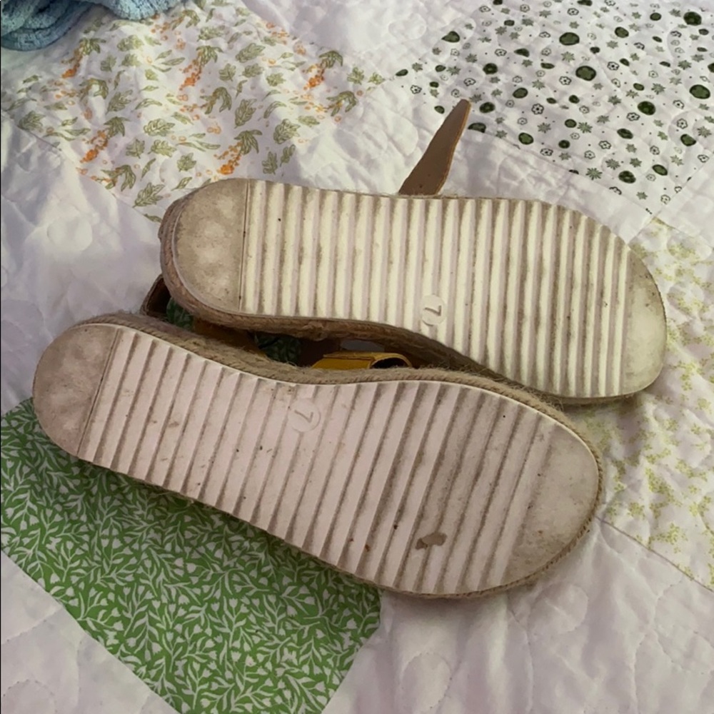 Yellow sandals - Picture 2 of 4